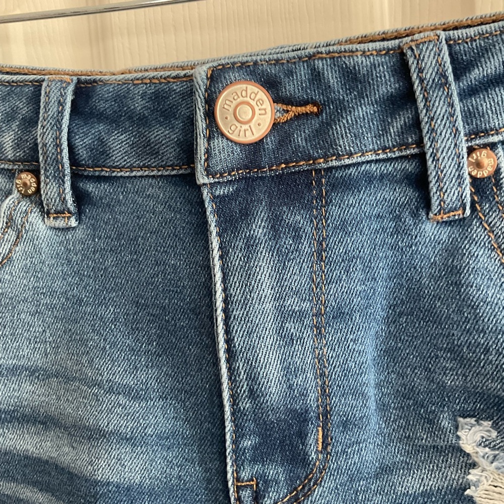Madden Girl Bermuda Shorts - Picture 3 of 6